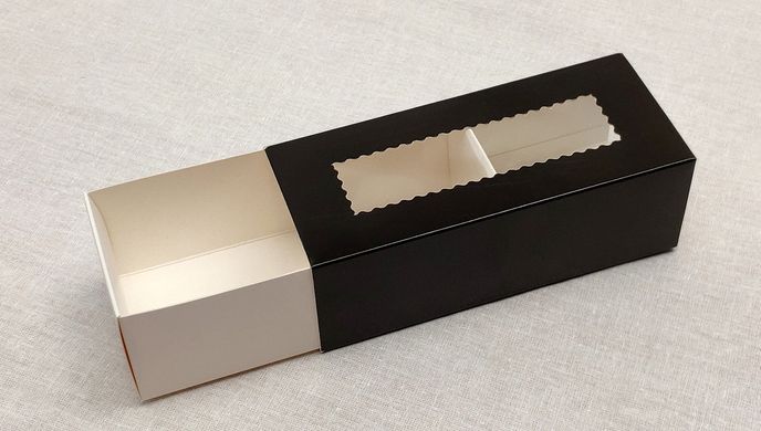 Коробка для макаронс "Чорна з ажурним вікном 14*6*5 см"