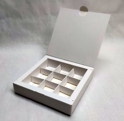 Коробка на 9 конфет "Белая 15*15*3 см"