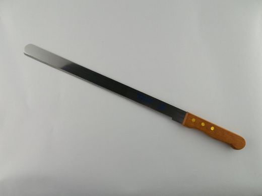Металлический нож для нарезки бисквита