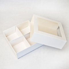 Картонна коробка на 4 ділення "Біла з вікном 16*16*5 см"